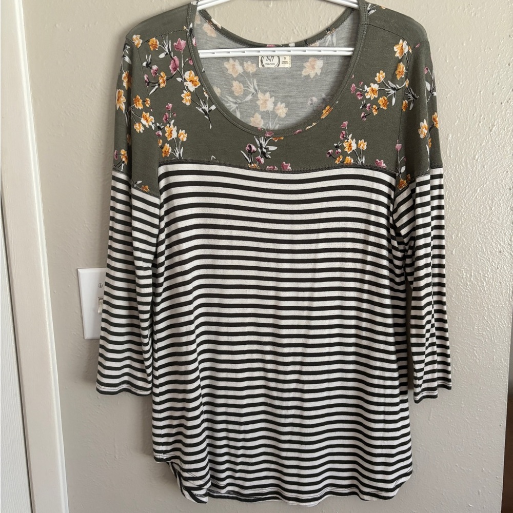 Maurice’s 24/7 green strip floral 3/4 sleeve shirt